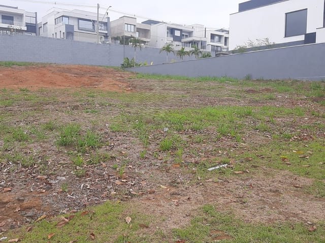 Terreno com 600m², à venda, no bairro Condomínio Residencial Colinas do Paratehy em São José dos Campos