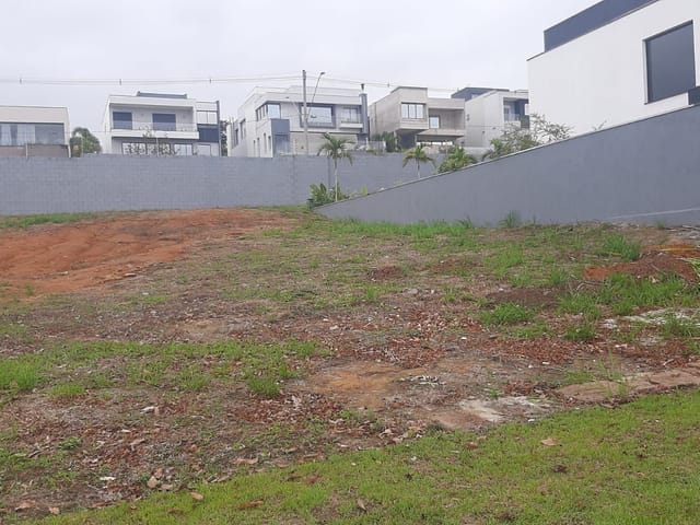 Terreno com 600m², à venda, no bairro Condomínio Residencial Colinas do Paratehy em São José dos Campos