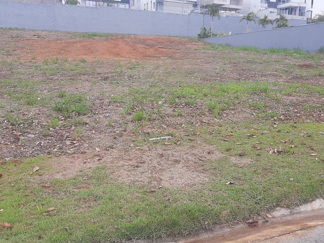 Terreno com 600m², à venda, no bairro Condomínio Residencial Colinas do Paratehy em São José dos Campos
