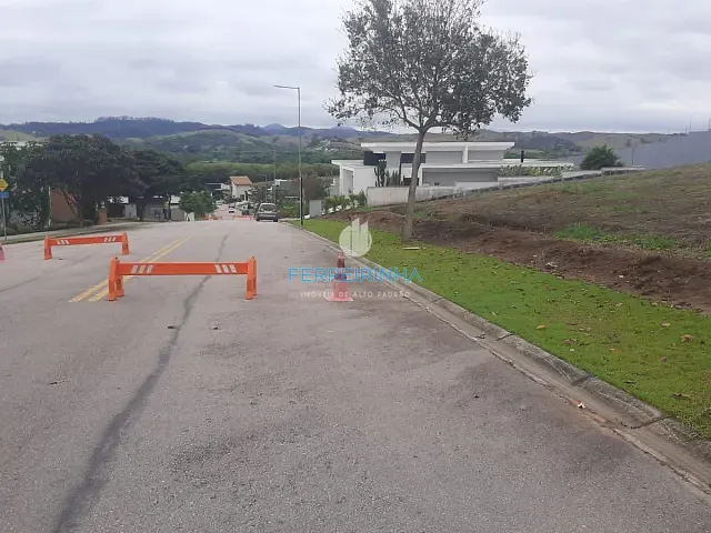 Terreno com 600m², à venda, no bairro Condomínio Residencial Colinas do Paratehy em São José dos Campos