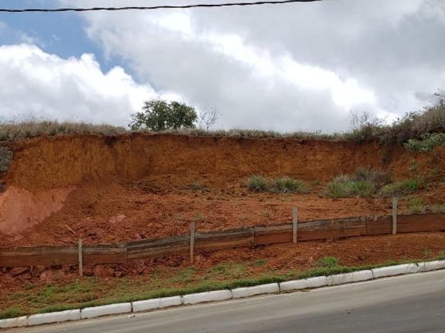 Terreno com 527m², à venda, no bairro Novo Horizonte em Juiz de Fora