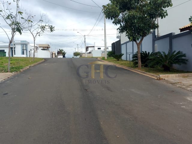 Terreno com 250m², à venda, no bairro Jardim São Lucas em Salto de Pirapora