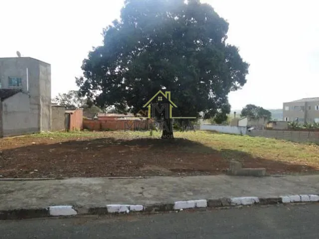 Terreno com 1600m², à venda, no bairro Bellavilla I em Guaxupé