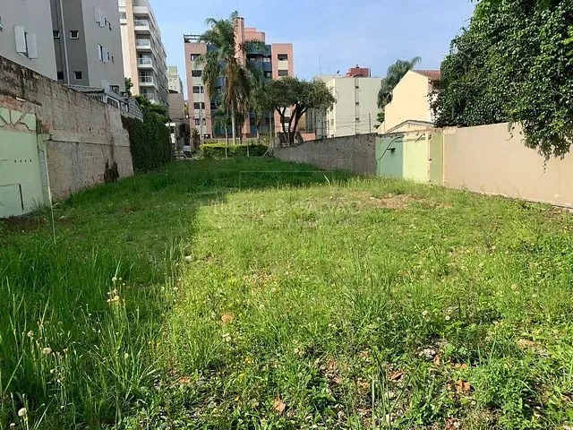 Terreno com 729m², à venda, no bairro Água Verde em Curitiba