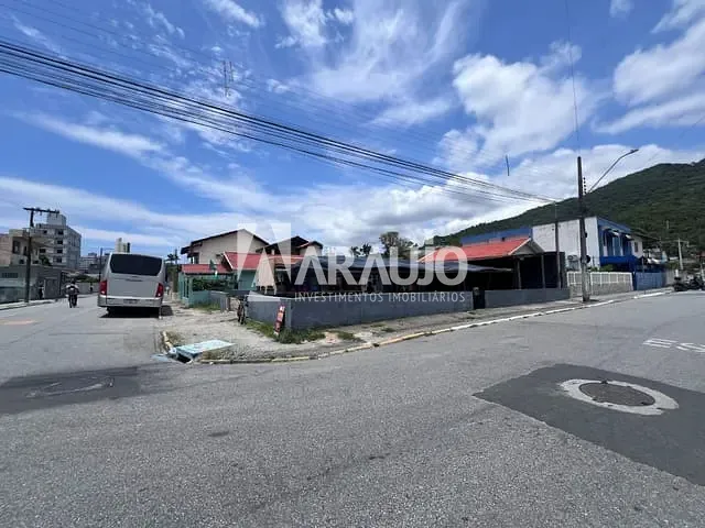 Terreno com 238m², à venda, no bairro Fazenda em Itajaí