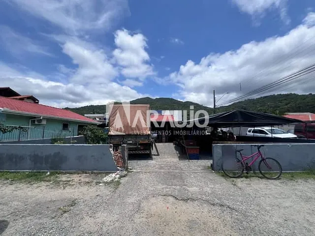 Terreno com 238m², à venda, no bairro Fazenda em Itajaí