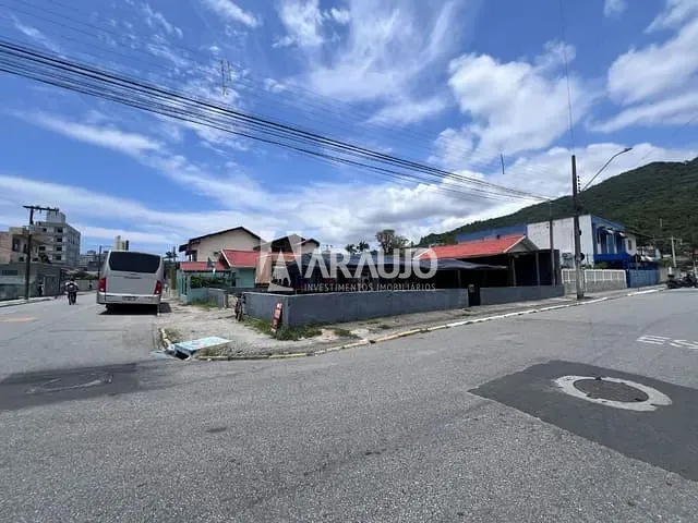 Terreno com 238m², à venda, no bairro Fazenda em Itajaí