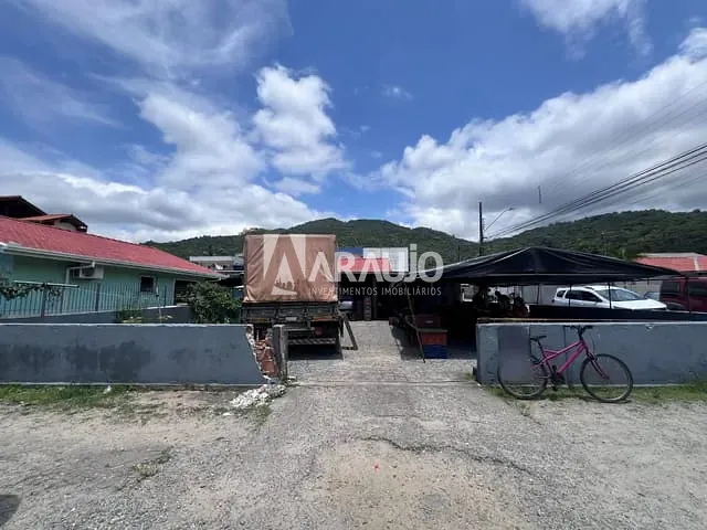 Terreno com 238m², à venda, no bairro Fazenda em Itajaí