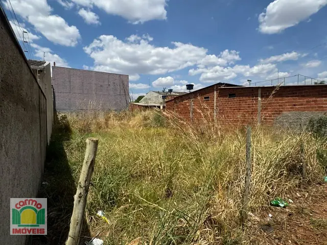 Terreno com 330m², à venda, no bairro Setor Summerville 1ª e 2ª Etapa em Anápolis