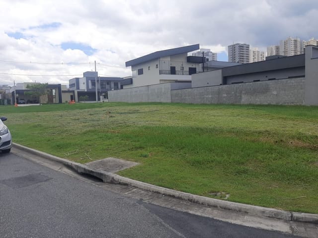Terreno com 508m², à venda, no bairro Colinas do Paratehy em São José dos Campos