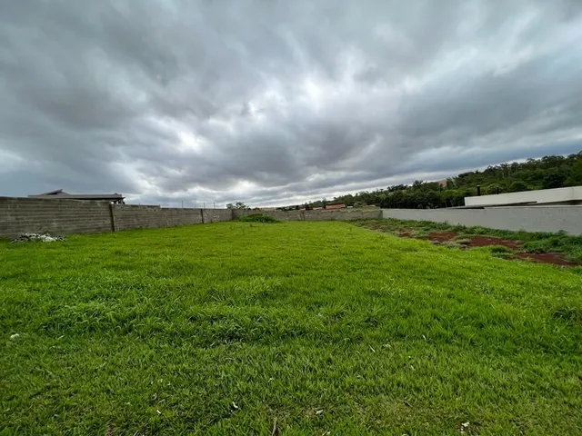 Terreno com 1350m², à venda, no bairro Condomínio Estancia Cabral em Cambé