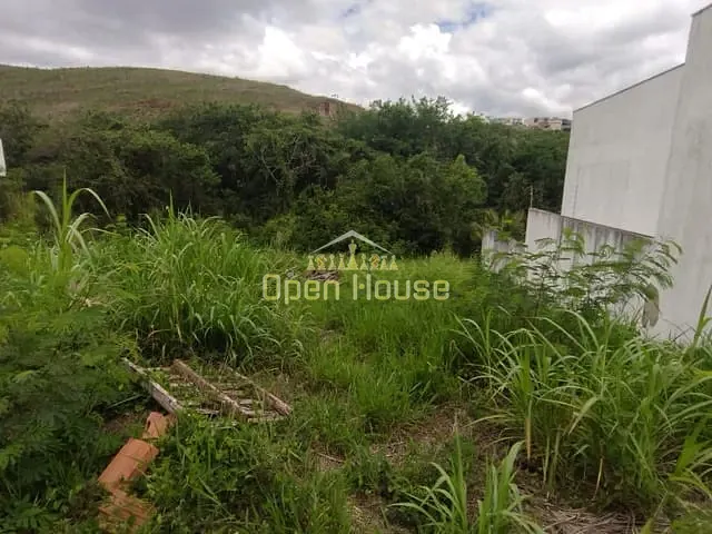 Terreno com 345m², à venda, no bairro Jardim Amália em Volta Redonda