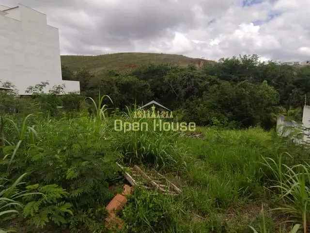 Terreno com 345m², à venda, no bairro Jardim Amália em Volta Redonda