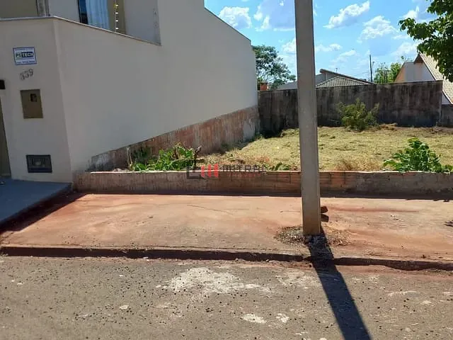 Terreno com 300m², à venda, no bairro Jd. São Francisco em Ibiporã
