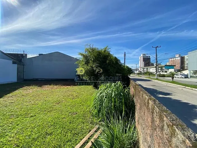 Terreno com 832m², à venda, no bairro Caminho Novo em Palhoça