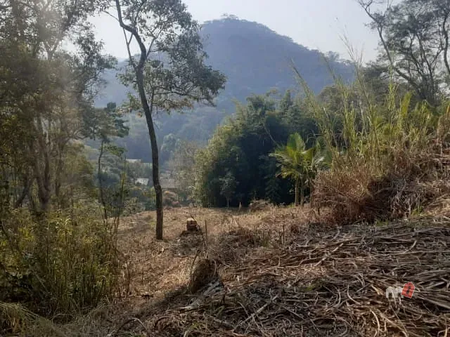 Terreno com 4000m², à venda, no bairro Araras em Petrópolis