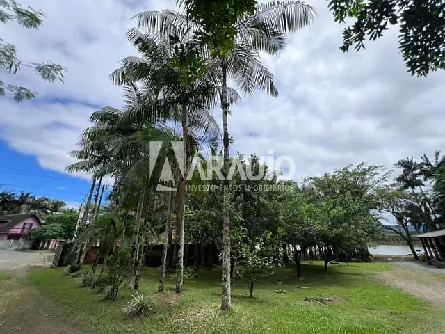 Terreno com 2107m², à venda, no bairro Centro em Ilhota