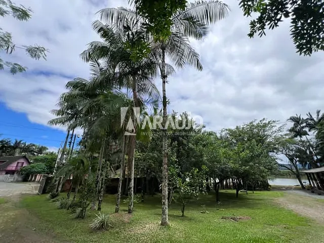 Terreno com 2107m², à venda, no bairro Centro em Ilhota