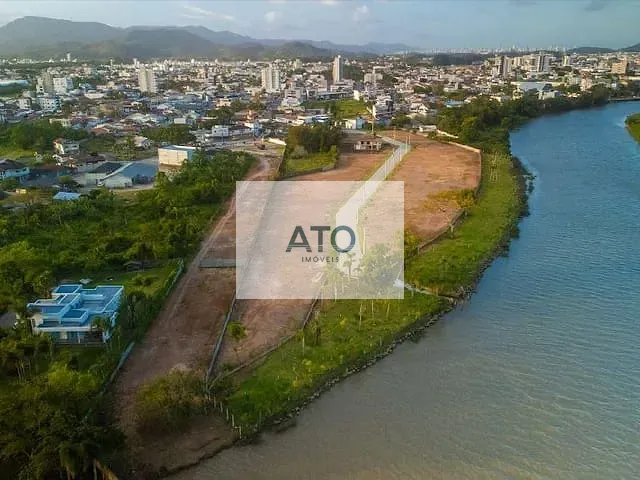 Terreno com 1750m², à venda, no bairro xv de novembro em Tijucas