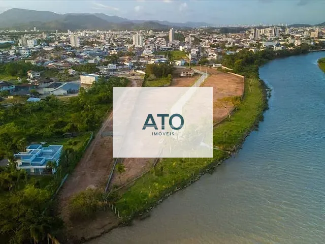Terreno com 1750m², à venda, no bairro xv de novembro em Tijucas