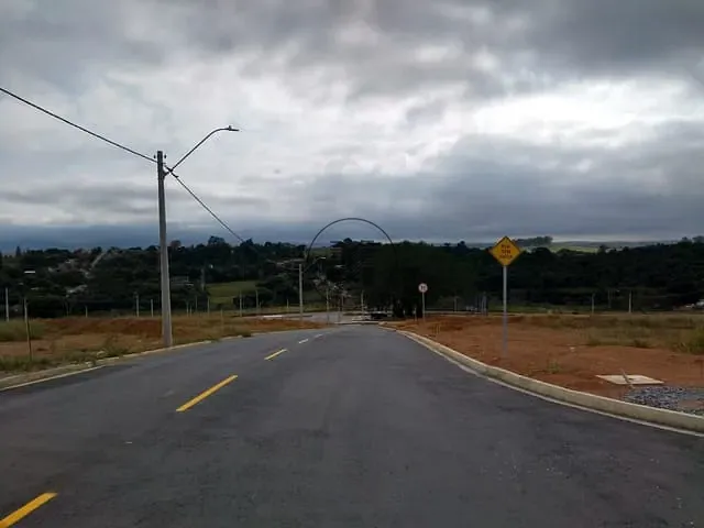 Terreno com 160m², à venda, no bairro Pedrinha em Guaratinguetá