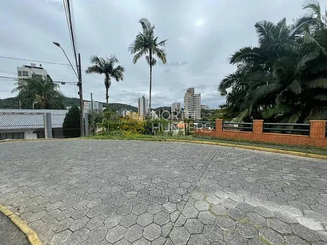 Terreno com 996m², à venda, no bairro Atiradores em Joinville