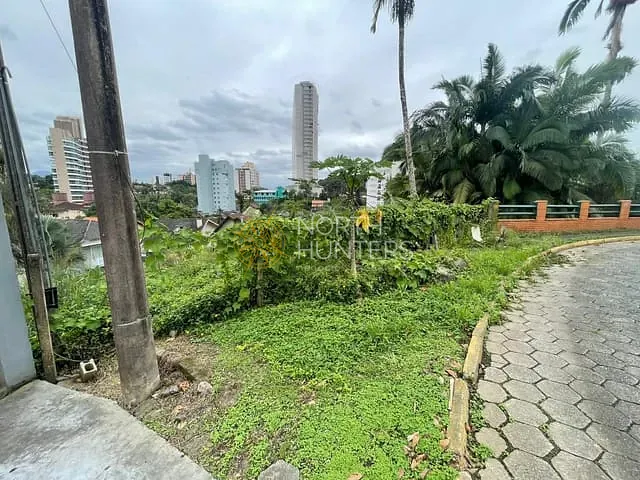 Terreno com 996m², à venda, no bairro Atiradores em Joinville