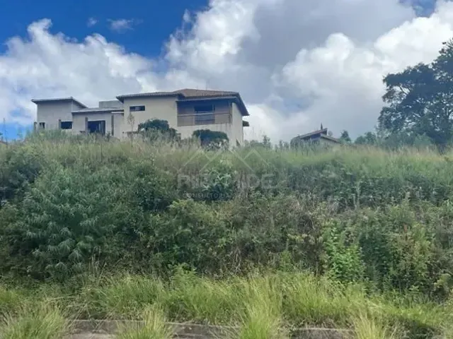 Terreno com 525m², à venda, no bairro Parque Véu das Noivas em Poços de Caldas