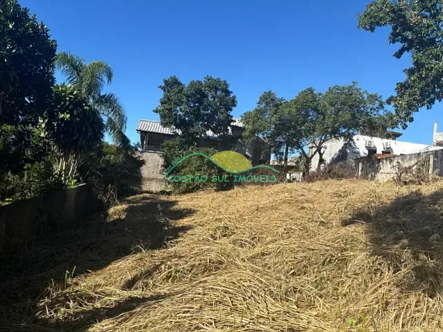 Terreno com 426m², à venda, no bairro São João do Rio Vermelho em Florianópolis