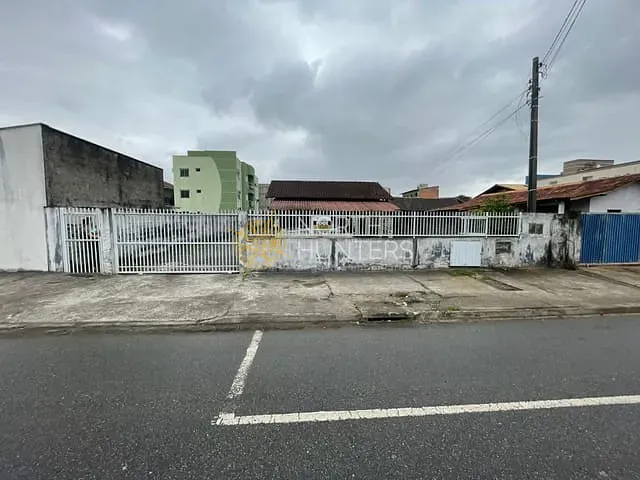 Terreno com 700m², à venda, no bairro Aventureiro em Joinville