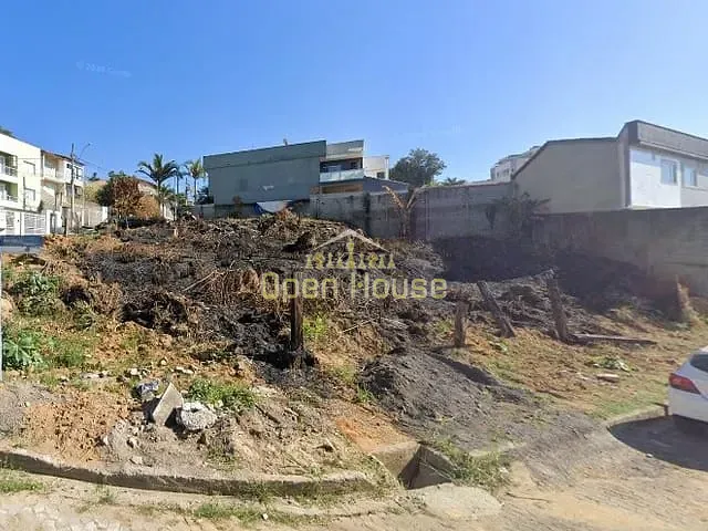 Terreno com 746m², à venda, no bairro Jardim Amália em Volta Redonda