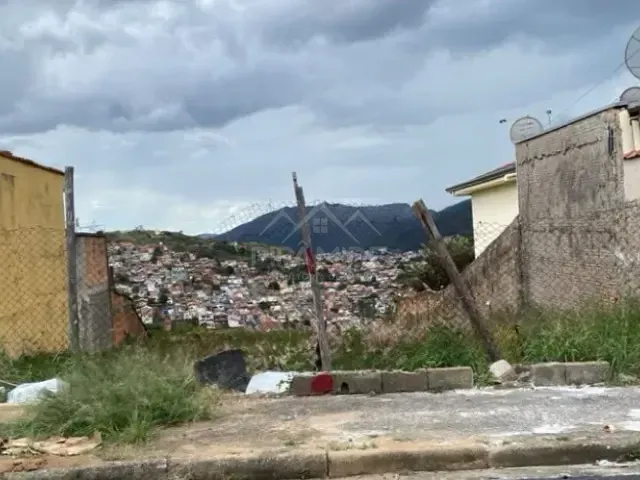 Terreno com 400m², à venda, no bairro Estância São José em Poços de Caldas