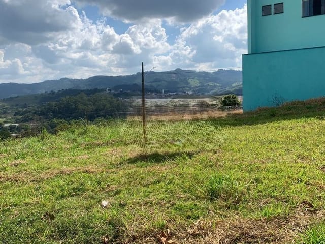 Terreno com 304m², à venda, no bairro Extremaville em Extrema