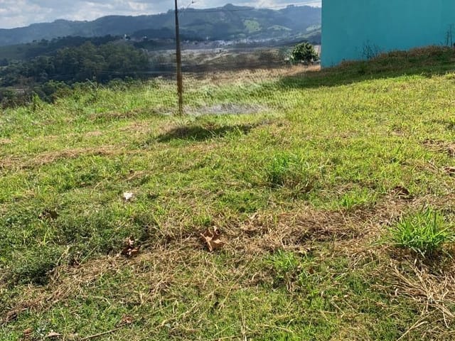 Terreno com 304m², à venda, no bairro Extremaville em Extrema