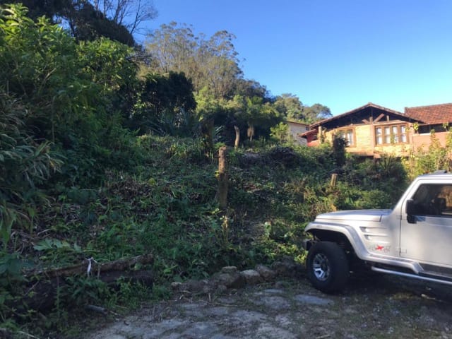 Terreno com 998m², à venda, no bairro Independência em Petrópolis