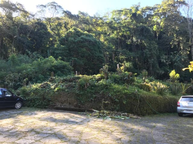 Terreno com 998m², à venda, no bairro Independência em Petrópolis