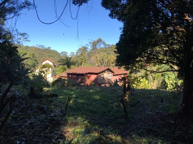 Terreno com 998m², à venda, no bairro Independência em Petrópolis