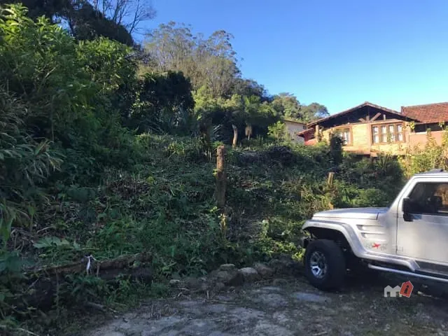 Terreno com 998m², à venda, no bairro Independência em Petrópolis