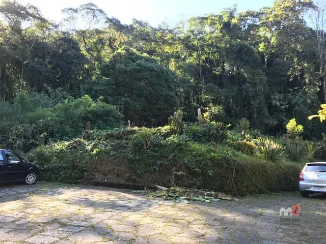 Terreno com 998m², à venda, no bairro Independência em Petrópolis