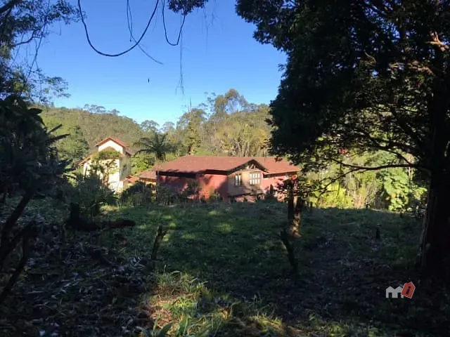 Terreno com 998m², à venda, no bairro Independência em Petrópolis