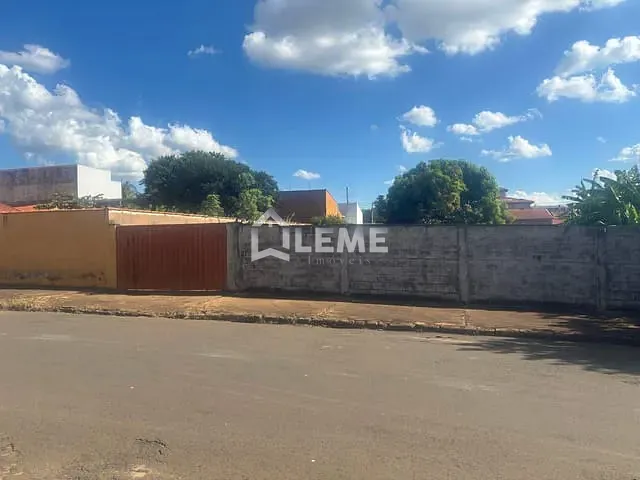 Terreno com 300m², à venda, no bairro Jardim São Domingos em Mococa