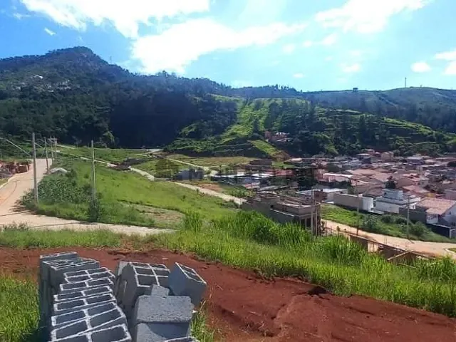 Terreno com 220m², à venda, no bairro Vale das Hortênsias em Itajubá