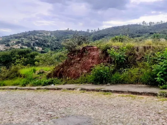 Terreno com 4000m², à venda, no bairro Santo Antônio (Roça Grande) em Sabará