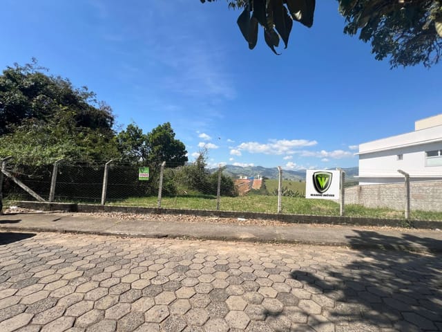 Terreno com 1000m², à venda, no bairro Vale das Montanhas em Cambuí