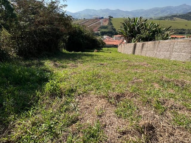 Terreno com 1000m², à venda, no bairro Vale das Montanhas em Cambuí