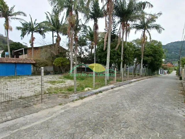 Terreno com 817m², à venda, no bairro Morro das Pedras em Florianópolis