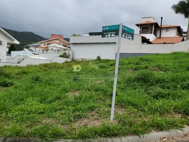 Terreno com 367m², à venda, no bairro Pedra Branca em Palhoça