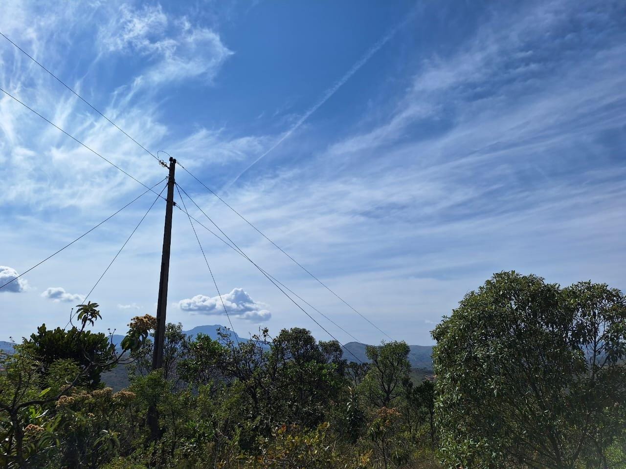 Terreno à venda,20 mil metros quadrados, 50% plano e 50% relevo 9 km de ótima estrada de terra. Escritura e registro. Centro, Sabará, MG miniatura 50