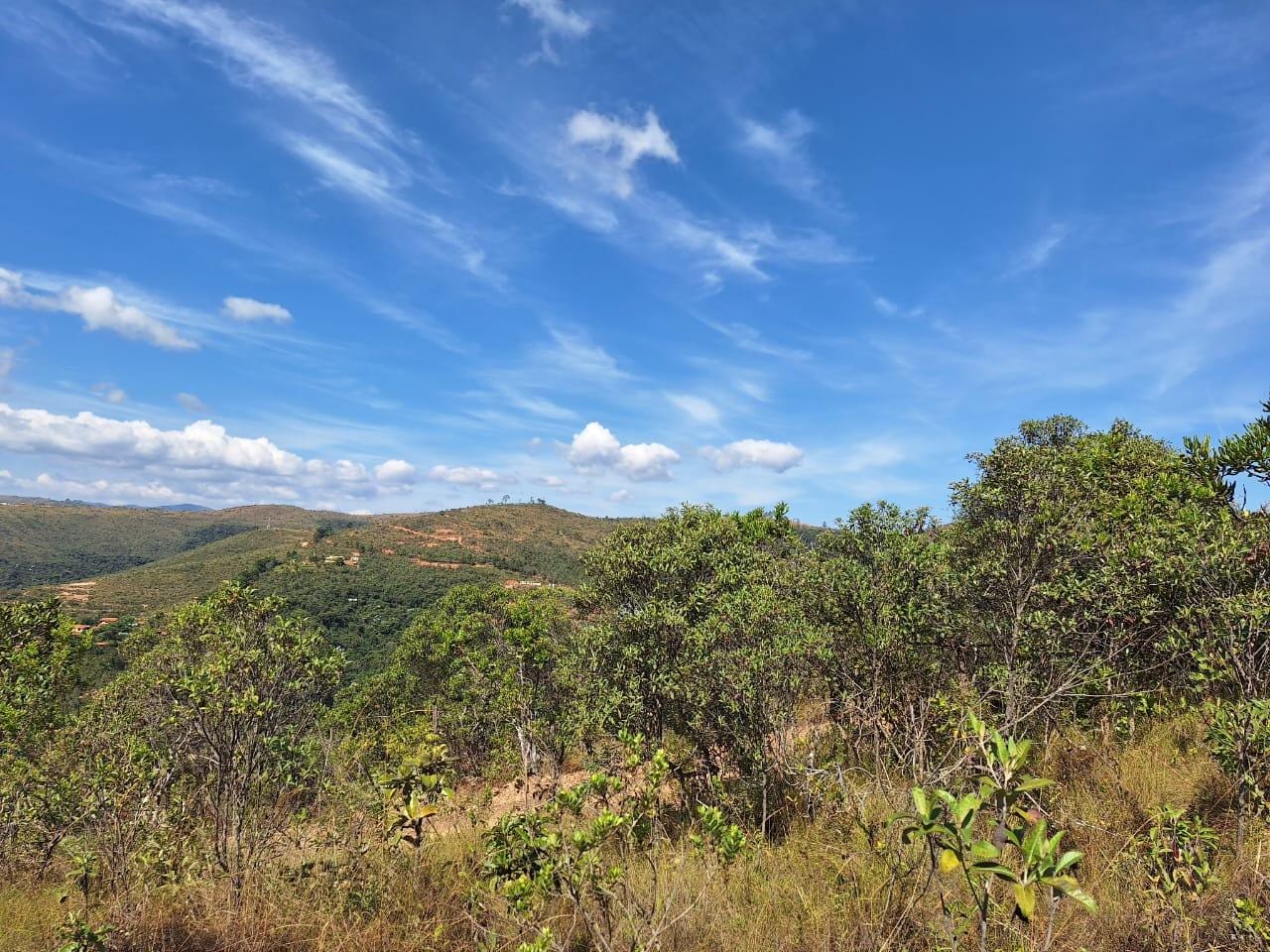 Terreno à venda,20 mil metros quadrados, 50% plano e 50% relevo 9 km de ótima estrada de terra. Escritura e registro. Centro, Sabará, MG miniatura 51
