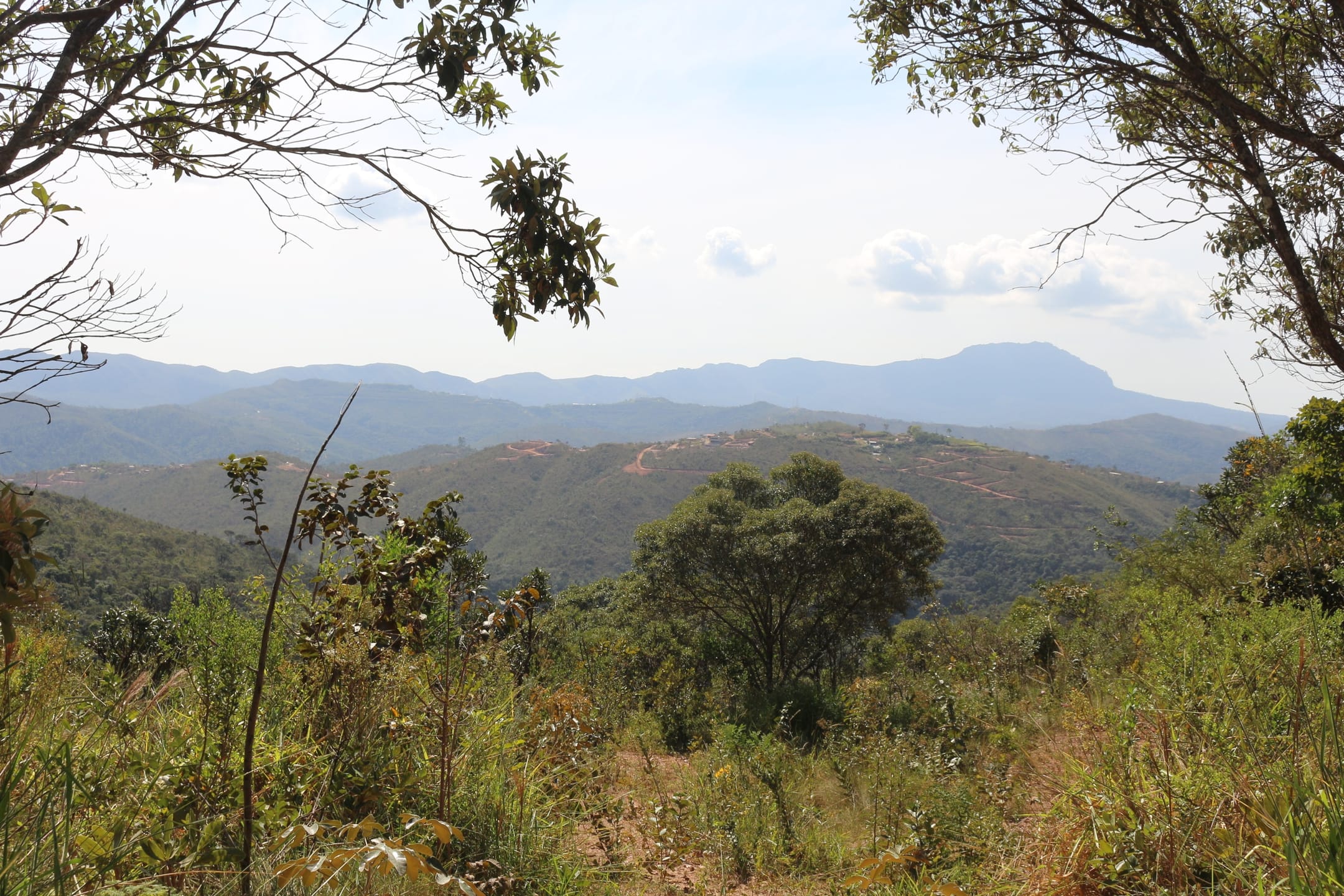 Terreno à venda,20 mil metros quadrados, 50% plano e 50% relevo 9 km de ótima estrada de terra. Escritura e registro. Centro, Sabará, MG miniatura 45